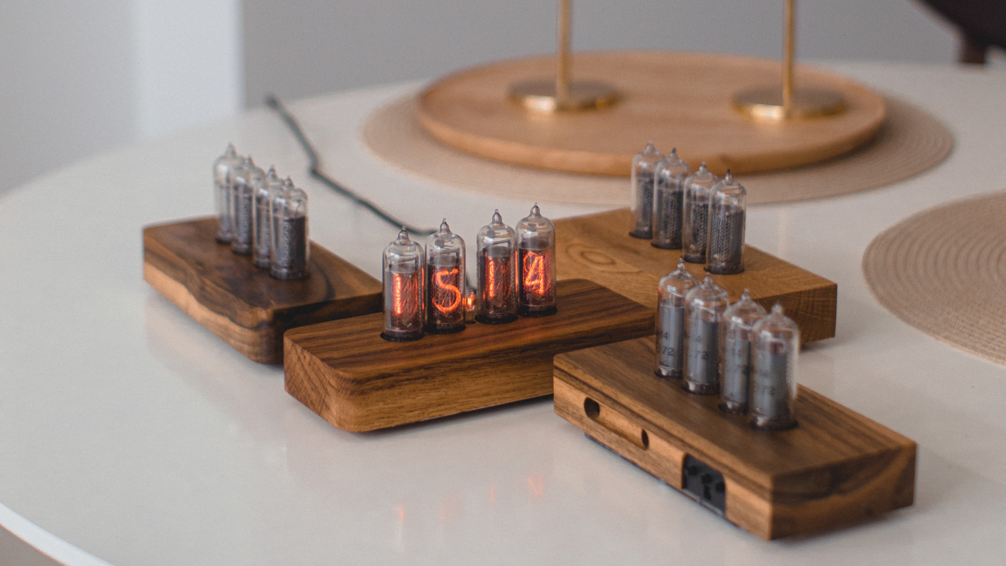 Nixie Star: Mit Leidenschaft handgefertigte Vintage-Nixie-Röhrenuhren